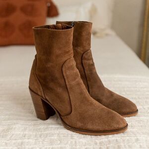 Women’s Crosswalk Brown Suede Ankle Boots size 41 (US 10)‎